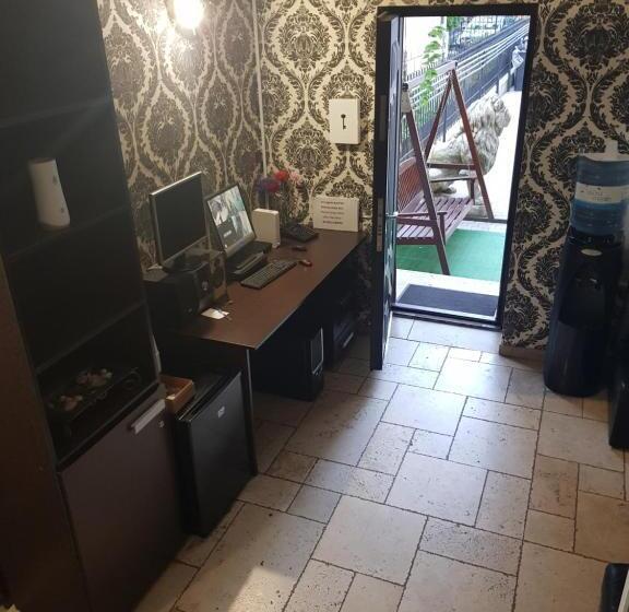 تختخواب و صبحانه Mpoint Motel