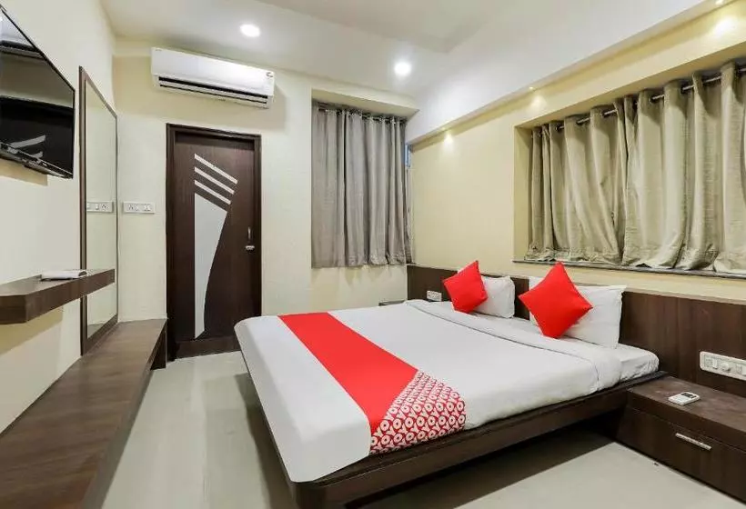 Oyo 7421 Hotel Relex