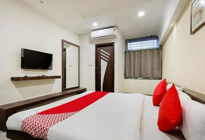 Oyo 7421 Hotel Relex
