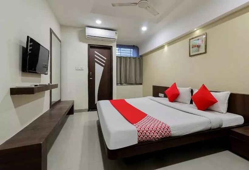Oyo 7421 Hotel Relex