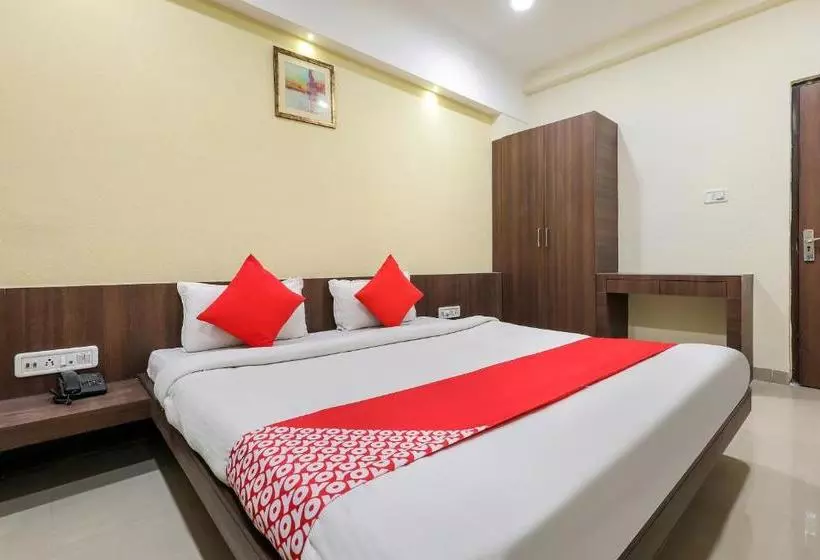 Oyo 7421 Hotel Relex