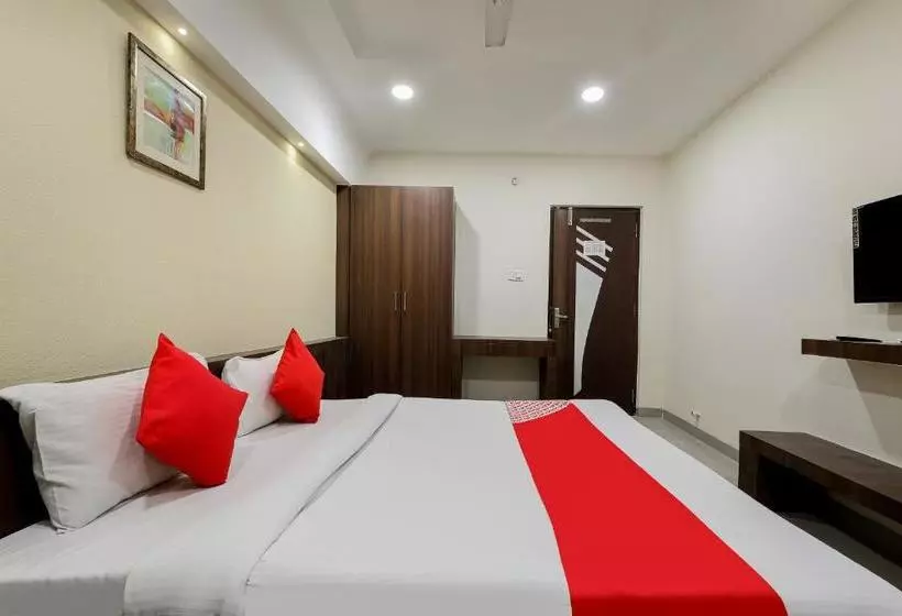 Oyo 7421 Hotel Relex