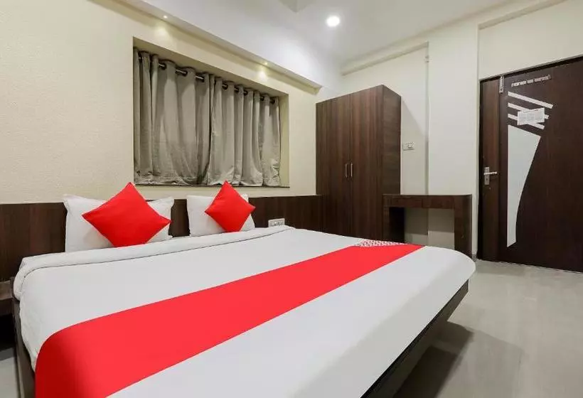 Oyo 7421 Hotel Relex