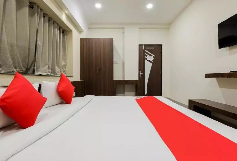 Oyo 7421 Hotel Relex
