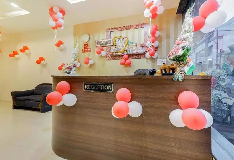 Oyo 7421 Hotel Relex