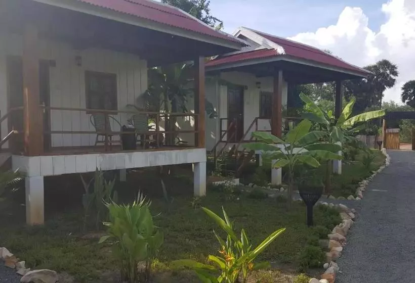 هتل Gecko Village