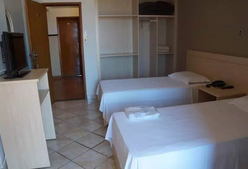 Hotelli Manhuaçu Center