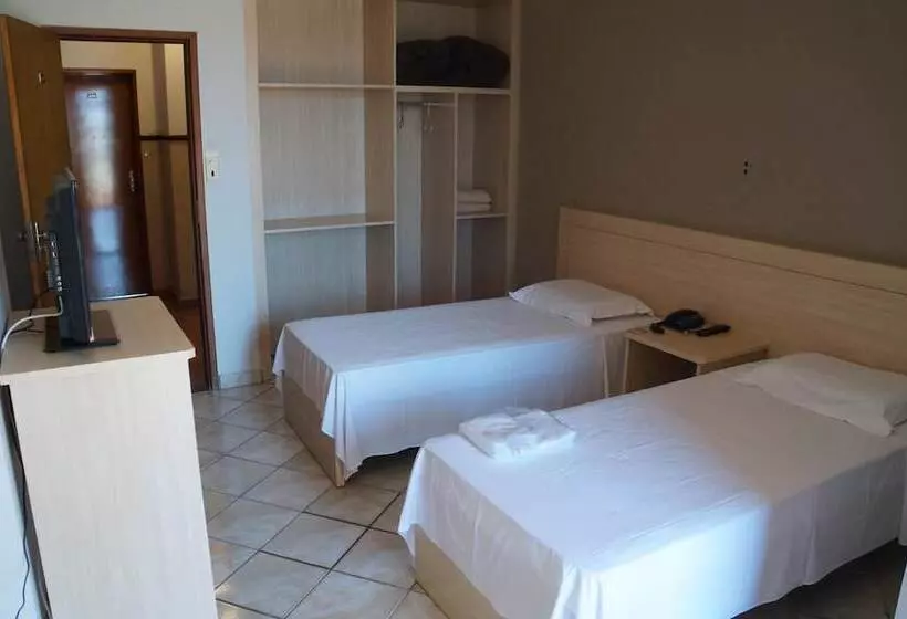 Hotelli Manhuaçu Center