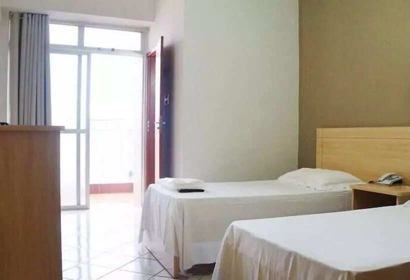 Hotelli Manhuaçu Center