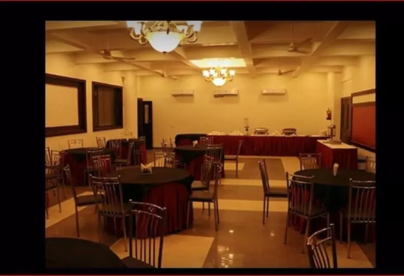 ホテル Super Townhouse Lalghati Near Airport