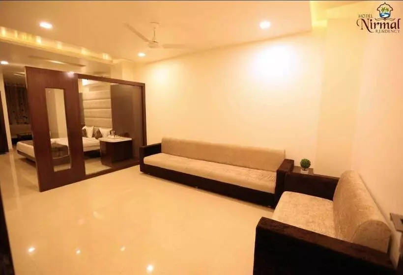 ホテル Super Townhouse Lalghati Near Airport