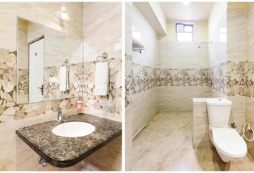 ホテル Super Townhouse Lalghati Near Airport