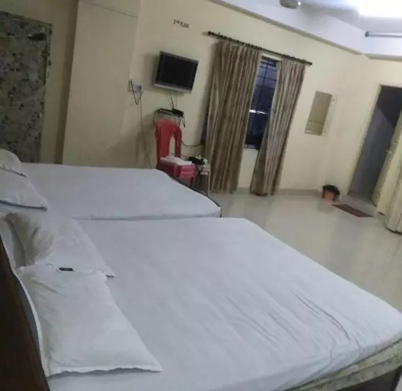 هتل Suvarna Compact