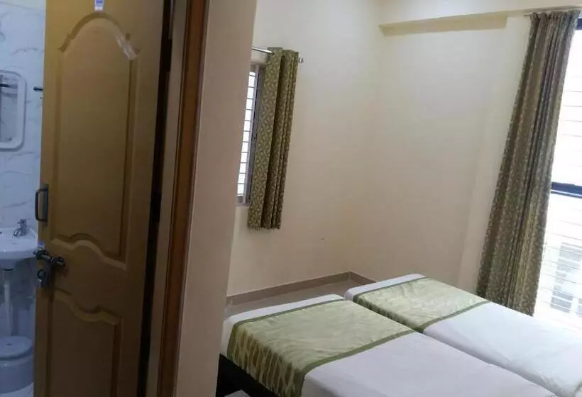 هتل Suvarna Compact