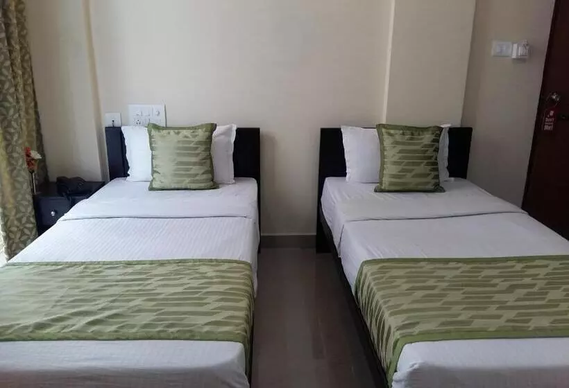 هتل Suvarna Compact