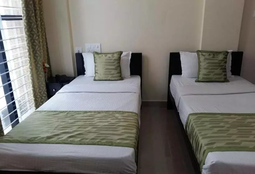 هتل Suvarna Compact