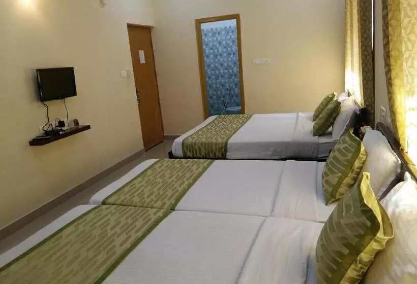 هتل Suvarna Compact