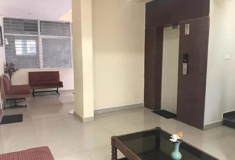 هتل Suvarna Compact