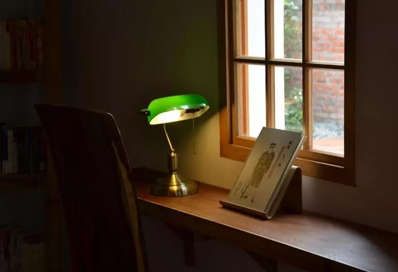 تختخواب و صبحانه Alley X Tainan