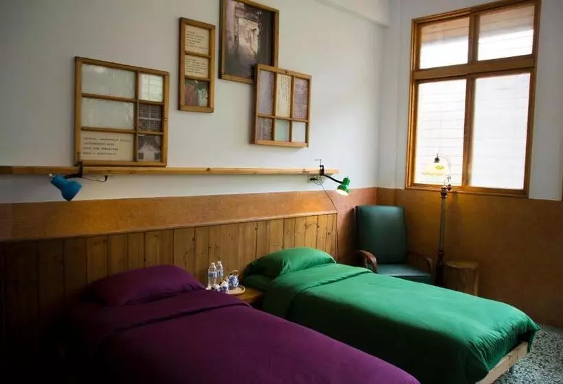 تختخواب و صبحانه Alley X Tainan