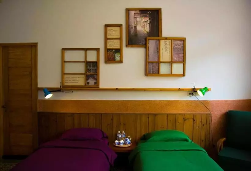 تختخواب و صبحانه Alley X Tainan