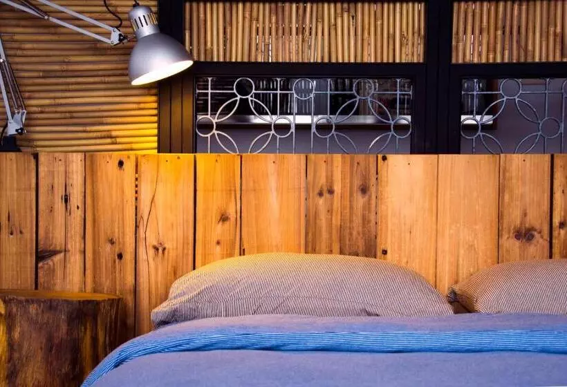 تختخواب و صبحانه Alley X Tainan