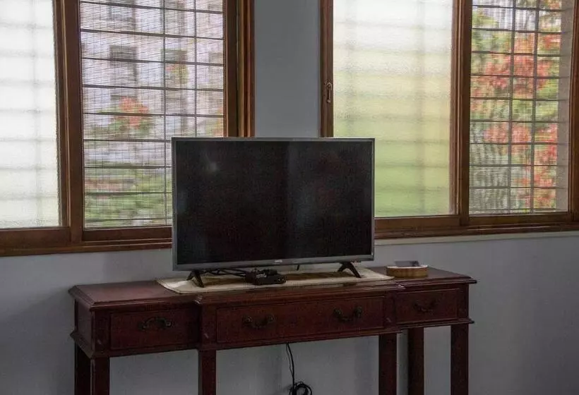 تختخواب و صبحانه Alley X Tainan