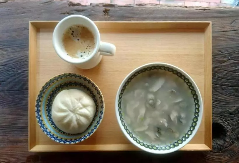 تختخواب و صبحانه Alley X Tainan