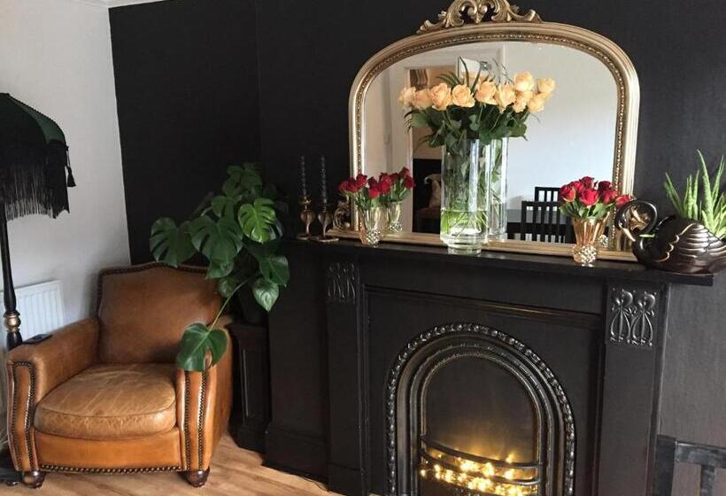 Bed and Breakfast High Tor Guest House