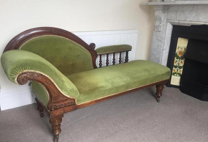 Bed and Breakfast High Tor Guest House