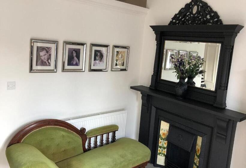 Bed and Breakfast High Tor Guest House