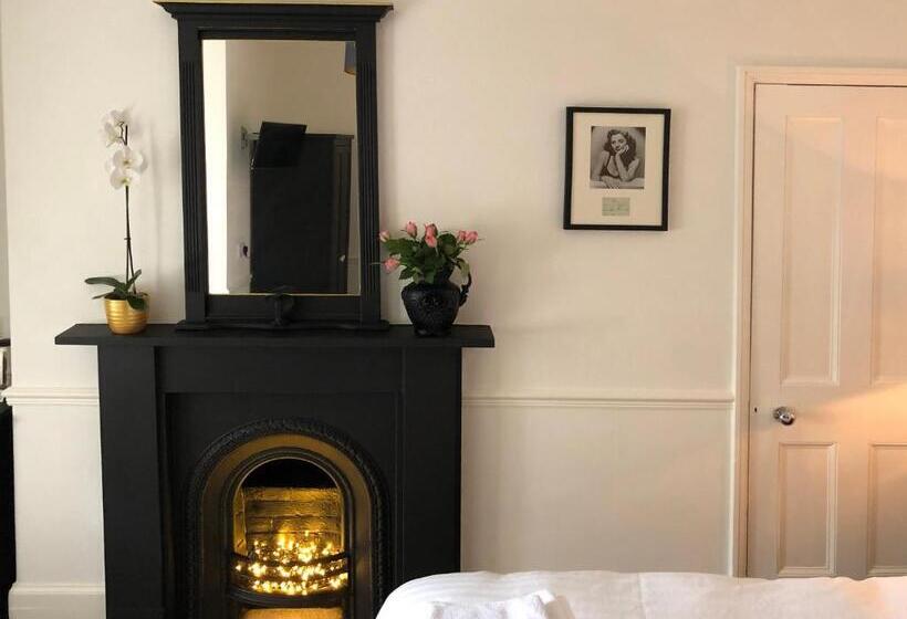 Bed and Breakfast High Tor Guest House