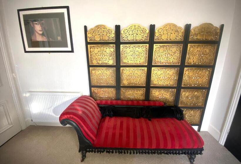 Bed and Breakfast High Tor Guest House