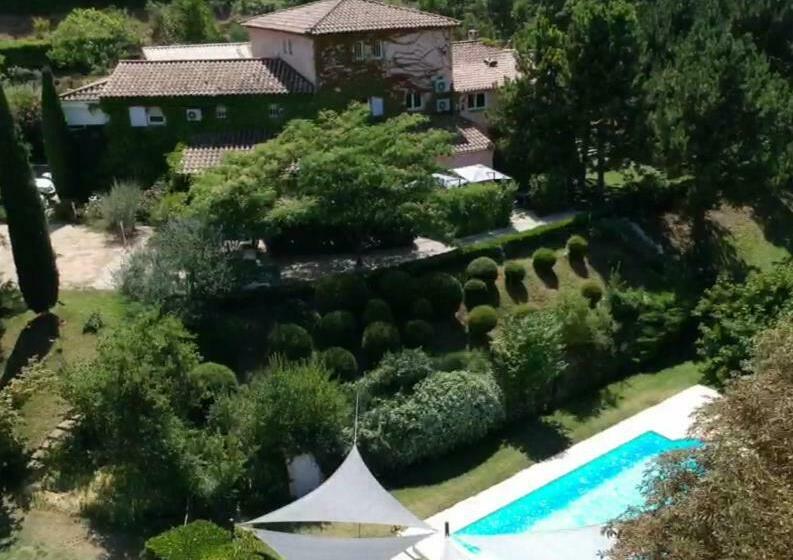 تختخواب و صبحانه Le Jardin De Celina