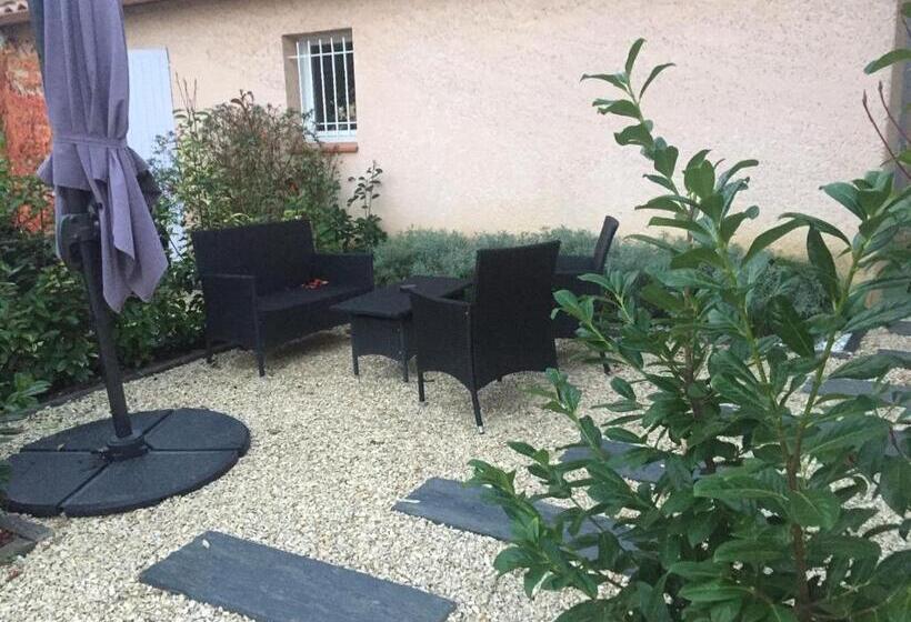 تختخواب و صبحانه Le Jardin De Celina