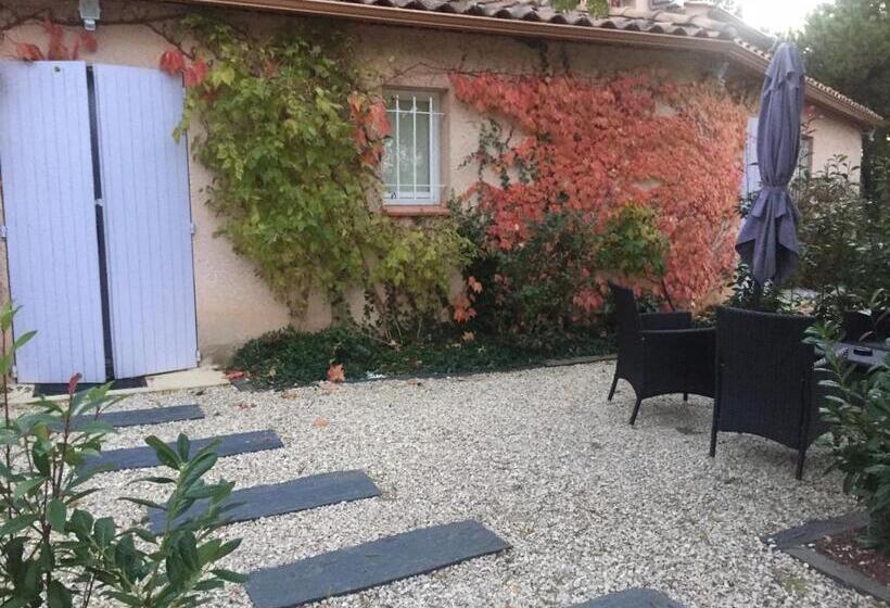 تختخواب و صبحانه Le Jardin De Celina