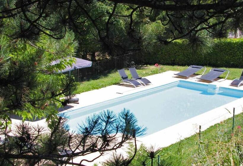 تختخواب و صبحانه Le Jardin De Celina