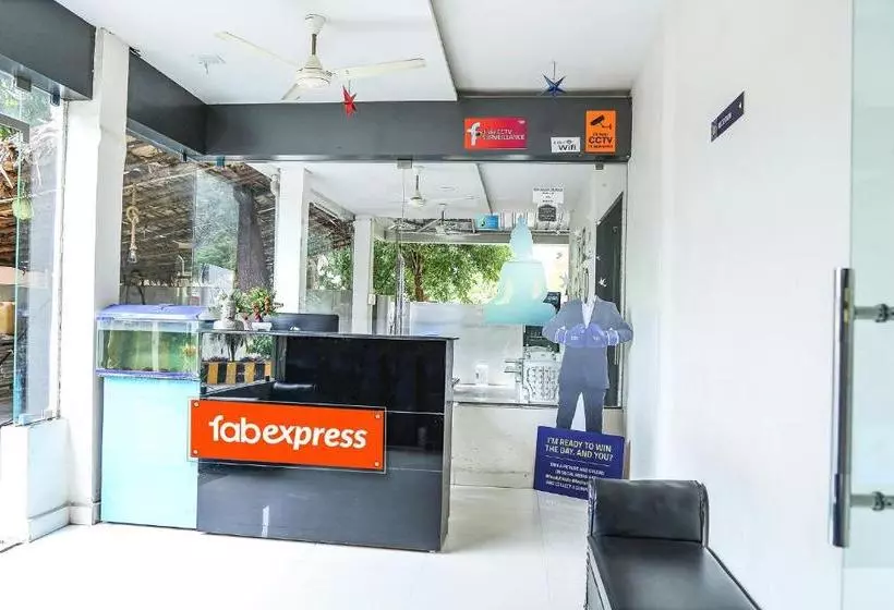 ホテル Fabexpress Essvee Mg Road Vijayawada