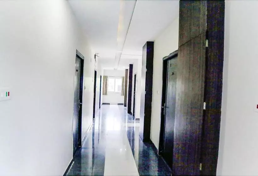 ホテル Fabexpress Essvee Mg Road Vijayawada