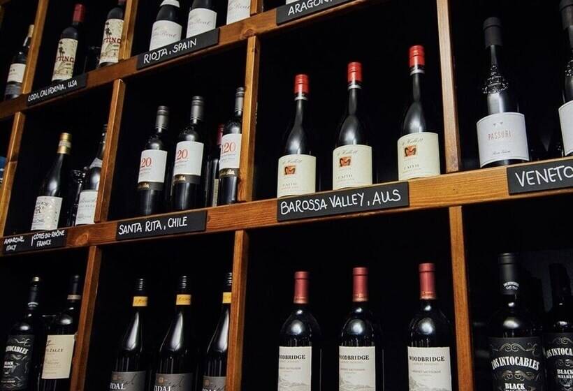 Hotel Arthur S Bar & Accommodation