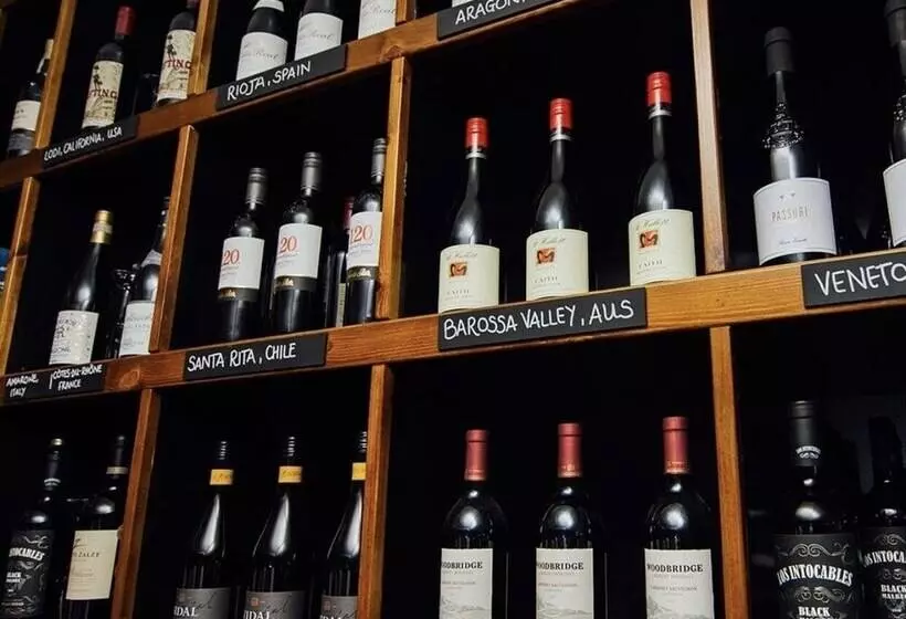 Hotelli Arthur S Bar & Accommodation