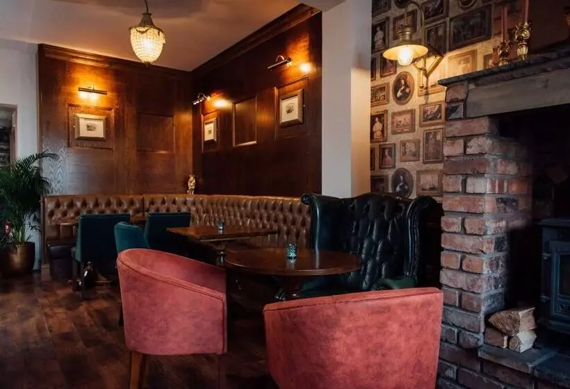 Hotelli Arthur S Bar & Accommodation