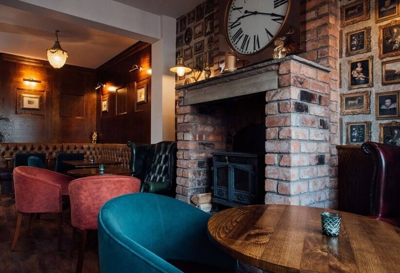 Hotel Arthur S Bar & Accommodation