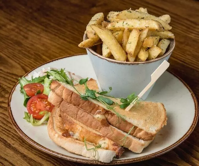 Hotelli Arthur S Bar & Accommodation