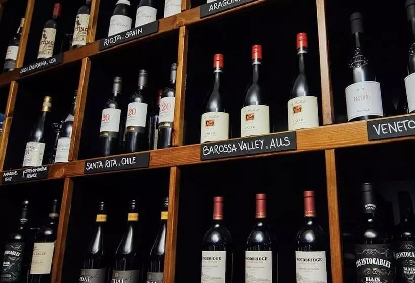 Hotelli Arthur S Bar & Accommodation