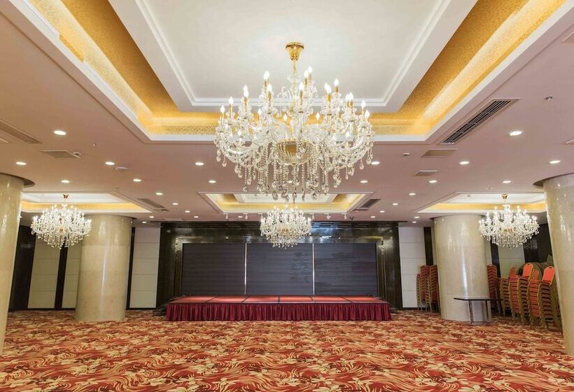 Swiss Belhotel Blulane