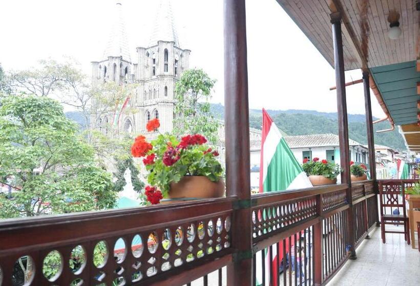 هتل Valdivia Plaza