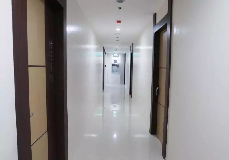 هتل Bed And Bath Serviced Suites
