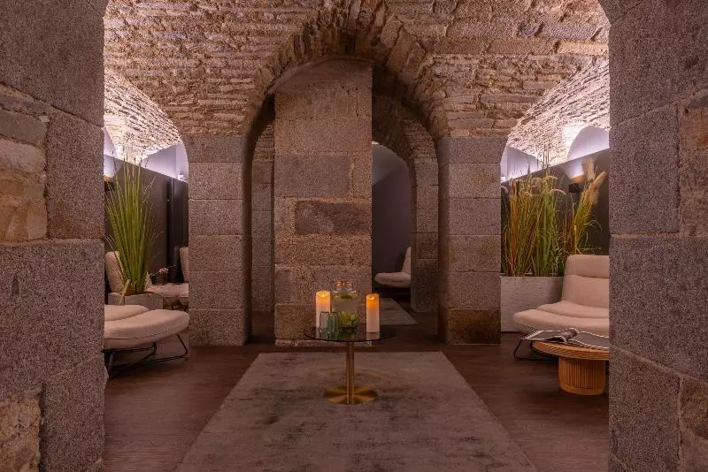 ホテル Golden Tulip Saint Malo– Le Grand Be