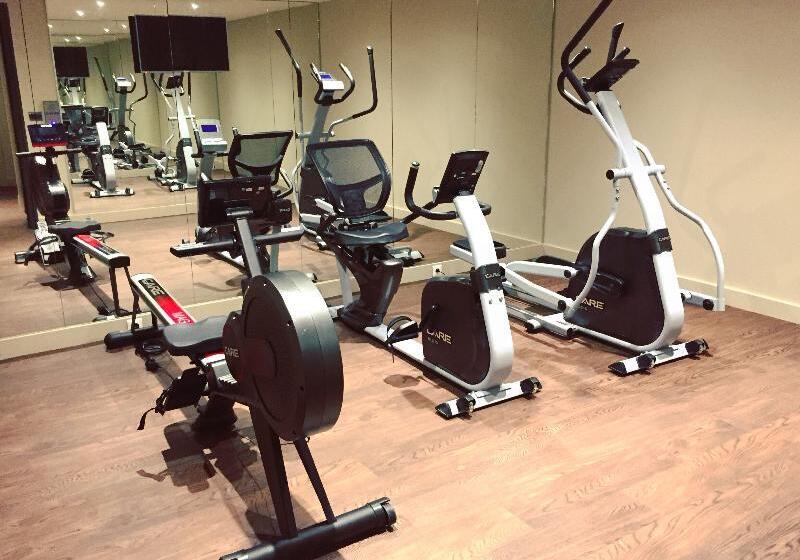 בית מלון כפרי Golden Tulip Saint Malo– Le Grand Be